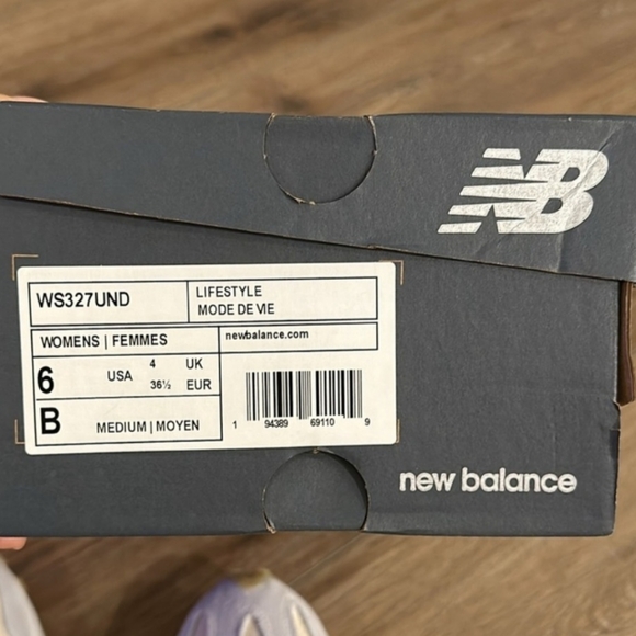 New Balance Cream and Blue Chunky Sneakers - Picture 6 of 6